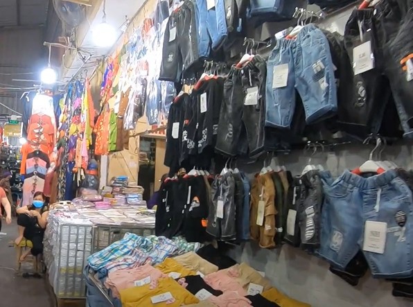quần áo trẻ em giá rẻ tại chợ nành