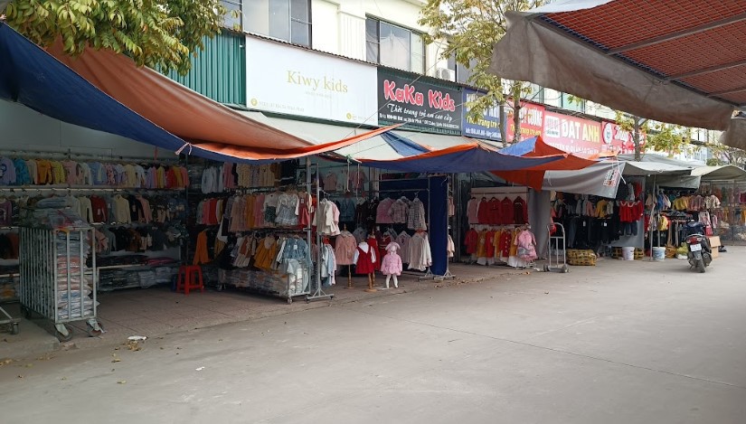Bãi xe Vĩnh Phát chợ Ninh Hiệp nguồn sỉ quần áo trẻ em giá rẻ hàng đẹp