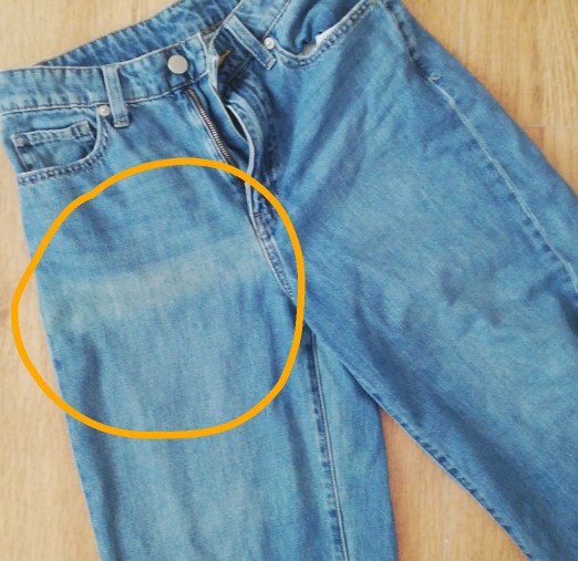 quần jean bị phai màu ở một số vị trí
