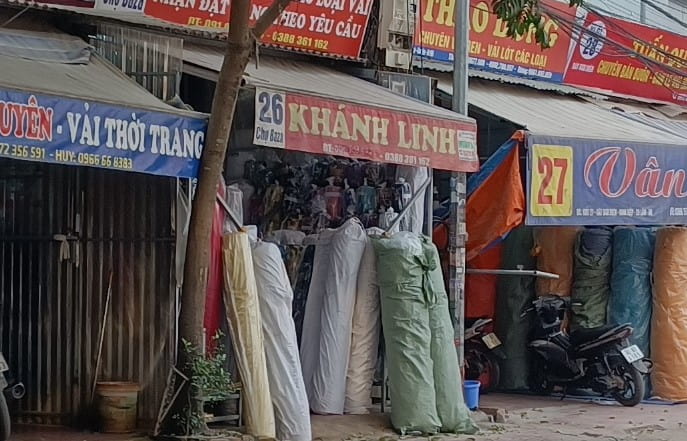 Cửa hàng vải giá rẻ tại chợ Baza Ninh Hiệp_2