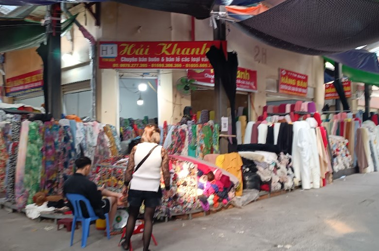 Cửa hàng vải giá rẻ tại chợ Baza Ninh Hiệp