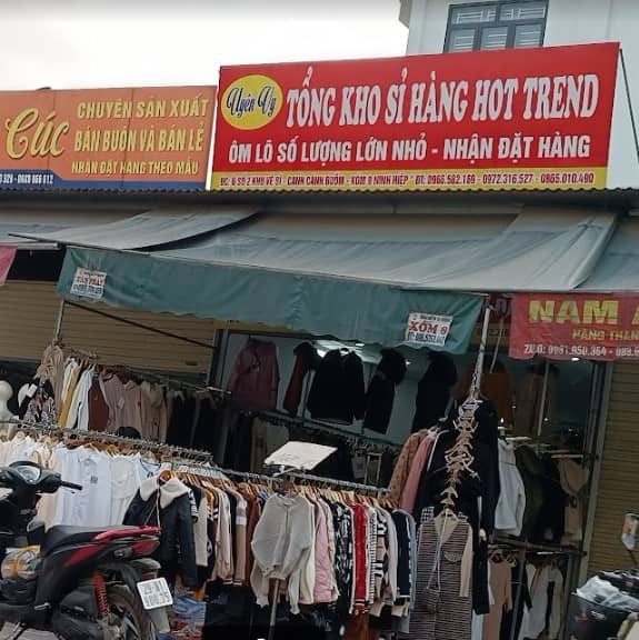 Chợ Ninh Hiệp, Hà Nội: Đồng hồ, kính mắt, giả thương hiệu nổi tiếng được  bán theo...cân