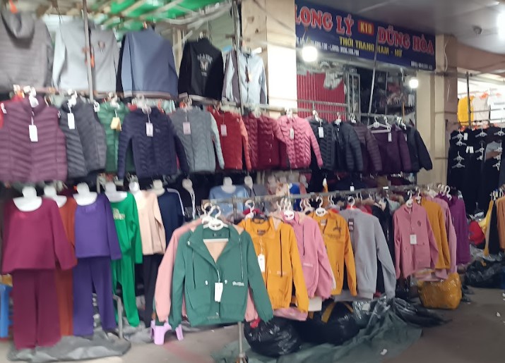 quần áo trung niên tại chợ phú điền
