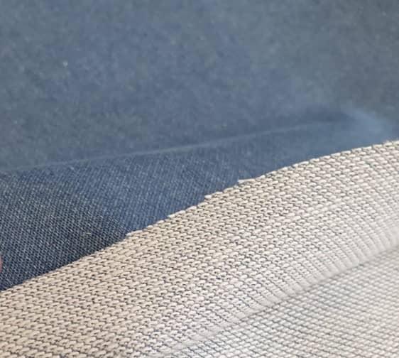 Vải denim dệt kim là gì? So sánh với denim truyền thống