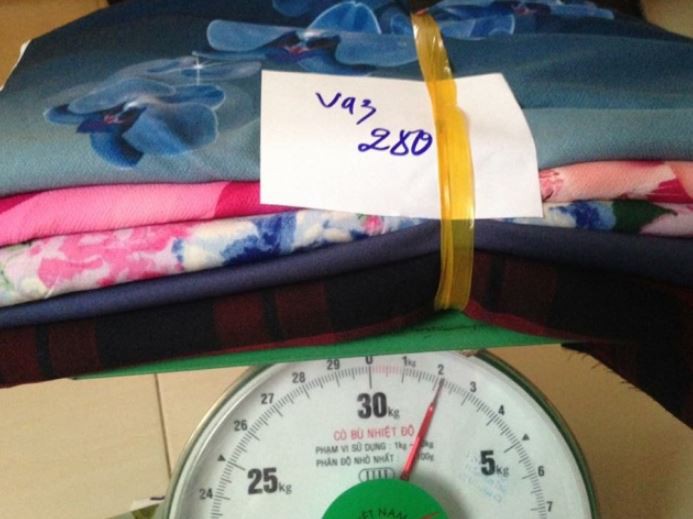 Cách mua vải cân giá rẻ ở chợ Ninh Hiệp